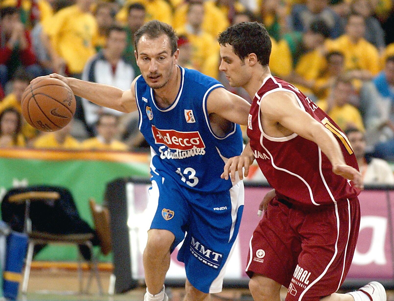 Nacho Azofra, con Estudiantes en 2006 frente al Granada.