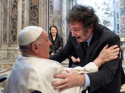 El papa Francisco y el presidente argentino, Javier Milei, este domingo en Ciudad del Vaticano.