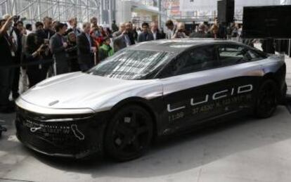 Modelo de prueba de Lucid Air en el salón del motor de Nueva York de 2017.