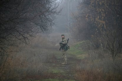 Un militar ucranio en la línea del frente en la región de Donetsk, el pasado diciembre.
