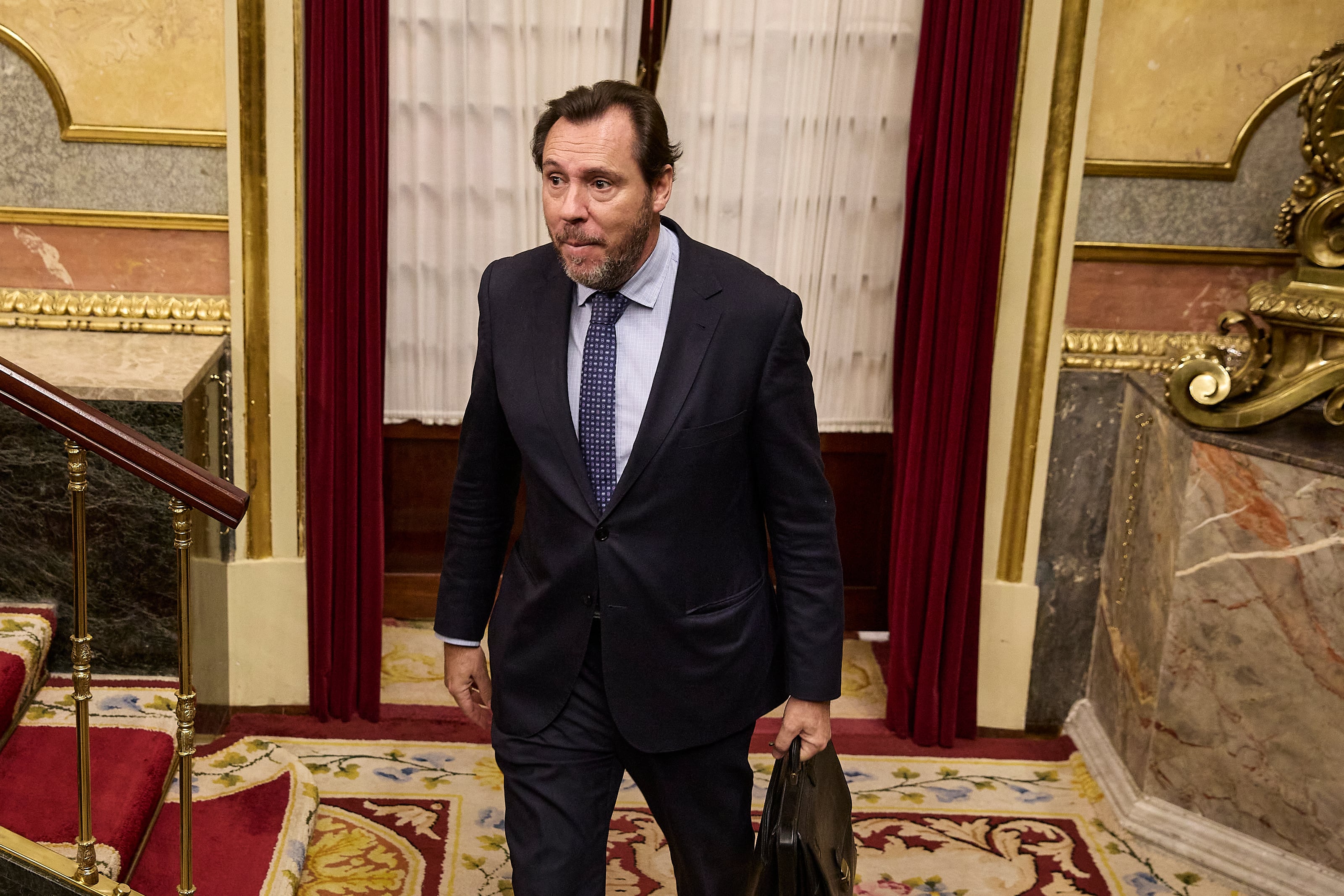 El ministro de Transportes y Movilidad Sostenible, Óscar Puente, a su llegada a la sesión plenaria en el Congreso de los Diputados este jueves.