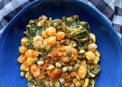 Espinacas con garbanzos y gambas Comidista