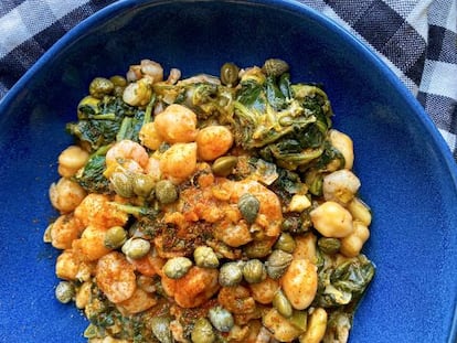 Espinacas con garbanzos y gambas