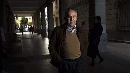 Eusebio Gaviño, ayer, a su llegada a los juzgados.