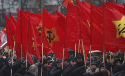 Manifestantes de izquierda, en el acto de homenaje por el centenario de los asesinatos de Rosa Luxemburgo y Karl Liebknecht, este domingo en Berlín.