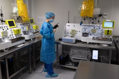 A CAR-T laboratory at the Hospital Clínic de Barcelona. 