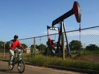 El Gobierno venezolano nacionalizó parte de los activos de ConocoPhillips tras decidir en 2007 operar en forma de empresas mixtas con las petroleras que trabajan en Venezuela, un marco en el que el control mayoritario estaría en manos gubernamentales, algo que la compañía rechazó para recurrir al litigio internacional. EFE/Archivo