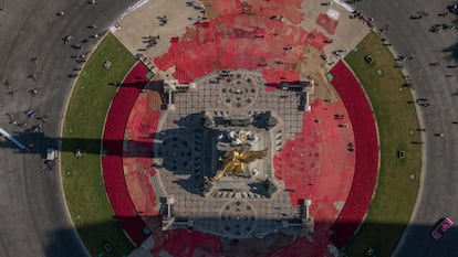 Vista aérea de ‘Sangre de mi sangre’, una obra coordinada por el Colectivo Hilos en Ciudad de México.