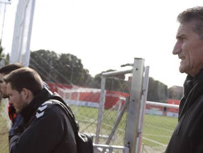 El seleccionador argentino, Edgardo Bauza, el jueves en el entrenamiento de del Atl&eacute;tico de Madrid.