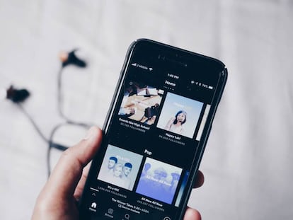 Spotify experimenta con 'stories' y playlists para influencers y famosos