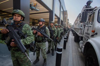 Elementos del Ejército Mexicano llegaron a Tijuana el 16 de agosto, después de la ola de violencia ocurrida en la ciudad.