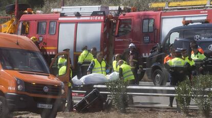 Accident d&#039;un autocar a l&#039;AP-7, en qu&egrave; van morir 13 estudiants.