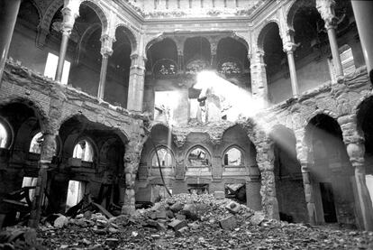 La biblioteca de Sarajevo destruida durante la guerra de Bosnia Herzegovina. 