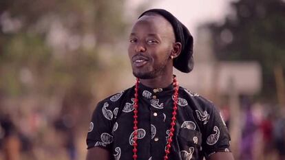 El cantante Eddy Kenzo presenta su sencillo titulado 'Owamananyi'.