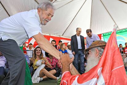 Lula participa de evento contra o impeachment em abril