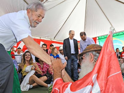 Lula participa de evento contra o impeachment em abril