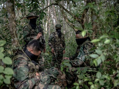 Integrantes del frente Gabriel Poveda Ramos de las Autodefensas Gaitanistas de Colombia, en Antioquia, el 28 de marzo de 2023.