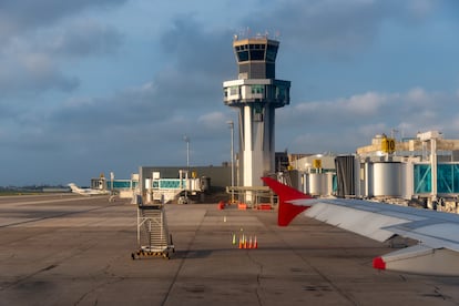 El aeropuerto Ernesto Cortissoz en Barranquilla, Colombia