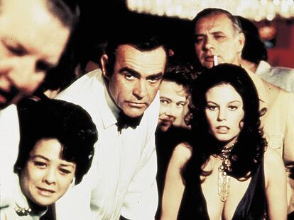 Sean Connery como James Bond en la película <i>Diamantes para la eternidad</i> (1971).