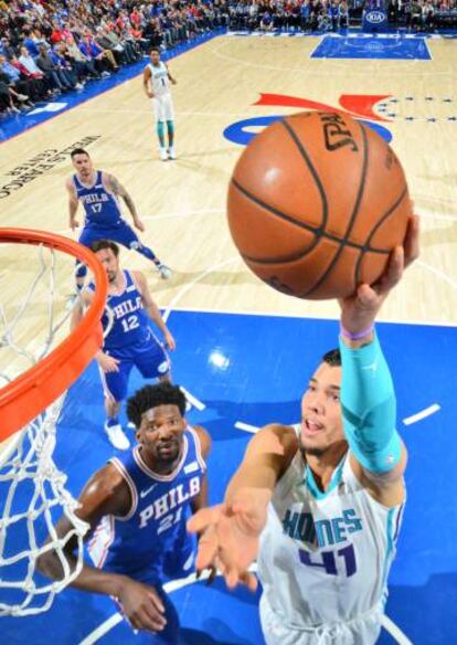 Willy Hernangómez, con los Charlotte Hornets