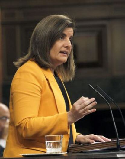 La ministra de Empleo y Seguridad Social, F&aacute;tima B&aacute;&ntilde;ez, durante su intervenci&oacute;n en el debate