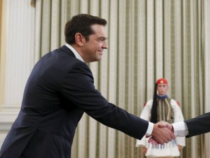 El primer ministro griego, Alexis Tsipras y el presidente de la Rep&uacute;blica, Prokopis Pavlopoulos.