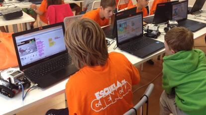 Campamento Escuela de Ciencia, cuyos cursos de verano se imparten en Valencia y Valladolid.