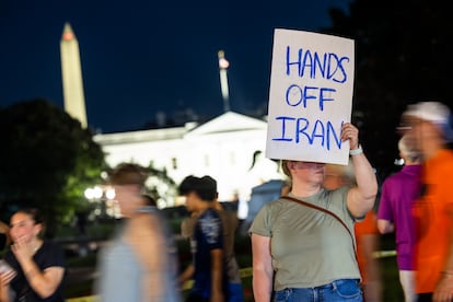 Manifestación frente a la Casa Blanca tras la decisión de Estados Unidos de bombardear las instalaciones nucleares de Irán.