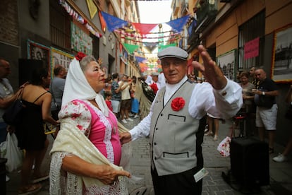 Fiestas de San Cayetano, en la calle del Oso, en Madrid.