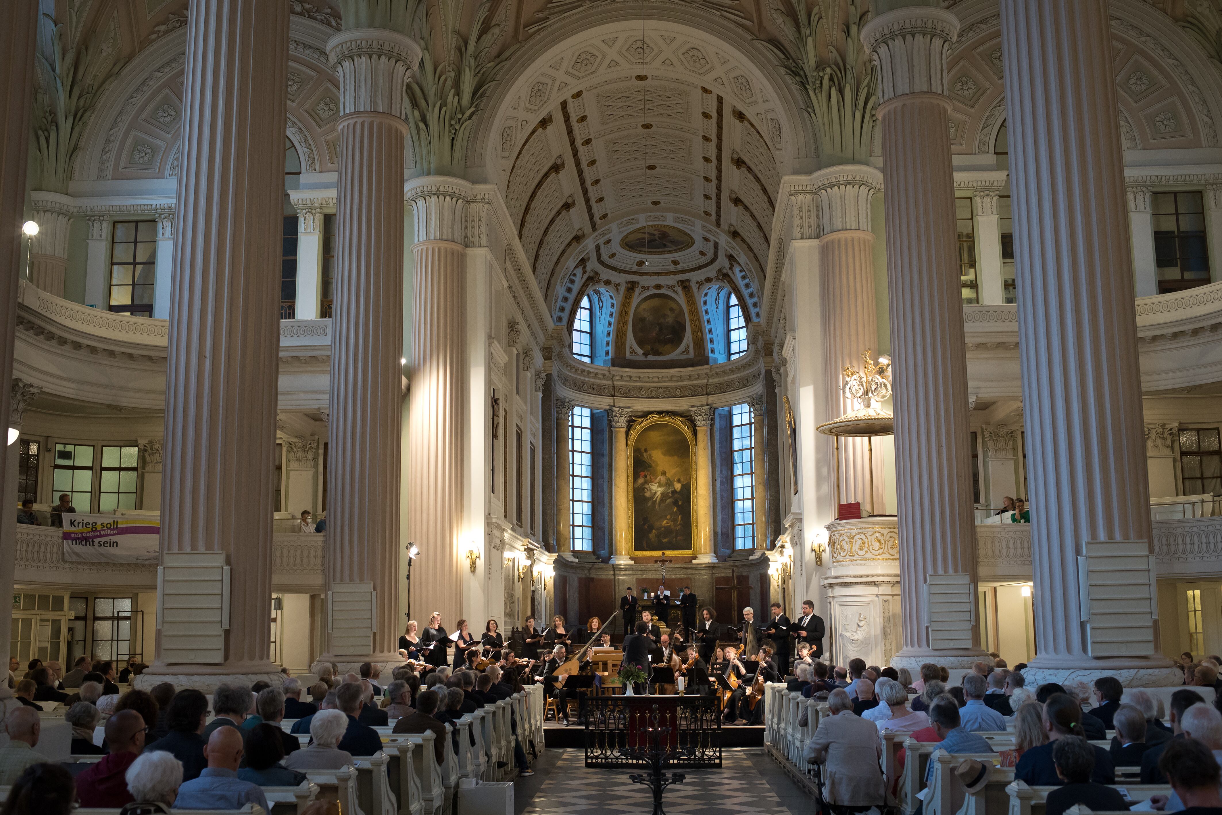 Aspecto que presentaba la Nikolaikirche el jueves por la noche durante el concierto del Collegium 1704.