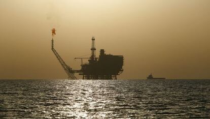 Una plataforma petrolífera cerca de la costa de Libia