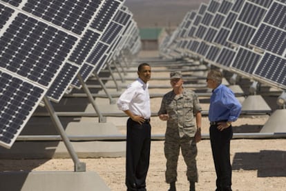 El presidente de EE UU, Barack Obama, en la base aérea militar de Nellis (Nevada), operada por Fotowatio Renewable Ventures.