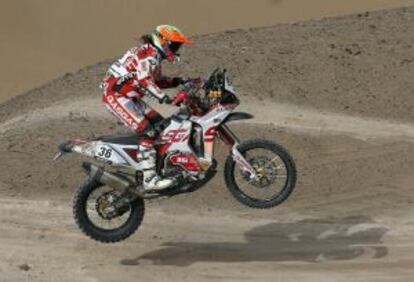 Laia Sanz driving on the Dakar Rally course in Chile on January 10, 2013.