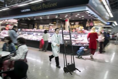 El mercat del Ninot ha reobert aquest dimarts les seves portes després de cinc anys d'obres.