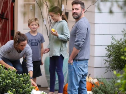 Ben Afleck, con Jennifer Garner y dos de sus tres hijos.