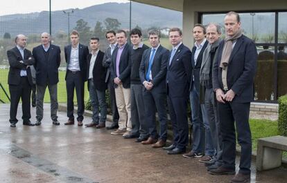 Representantes de los clubes europeos de visita a las instalaciones de Lezama.