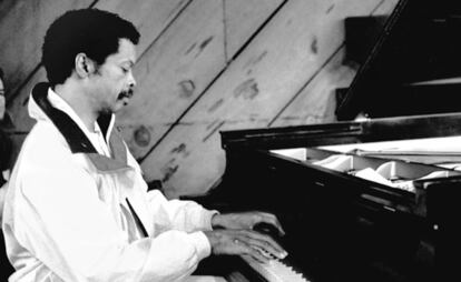 El pianista Don Pullen, en Half Moon Bay (California) en 1988.