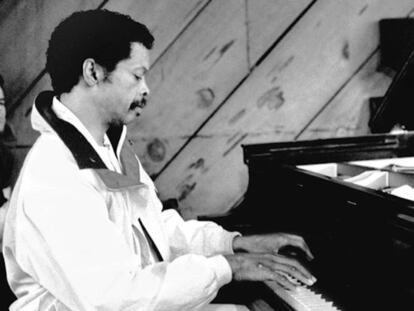 El pianista Don Pullen, en Half Moon Bay (California) en 1988.