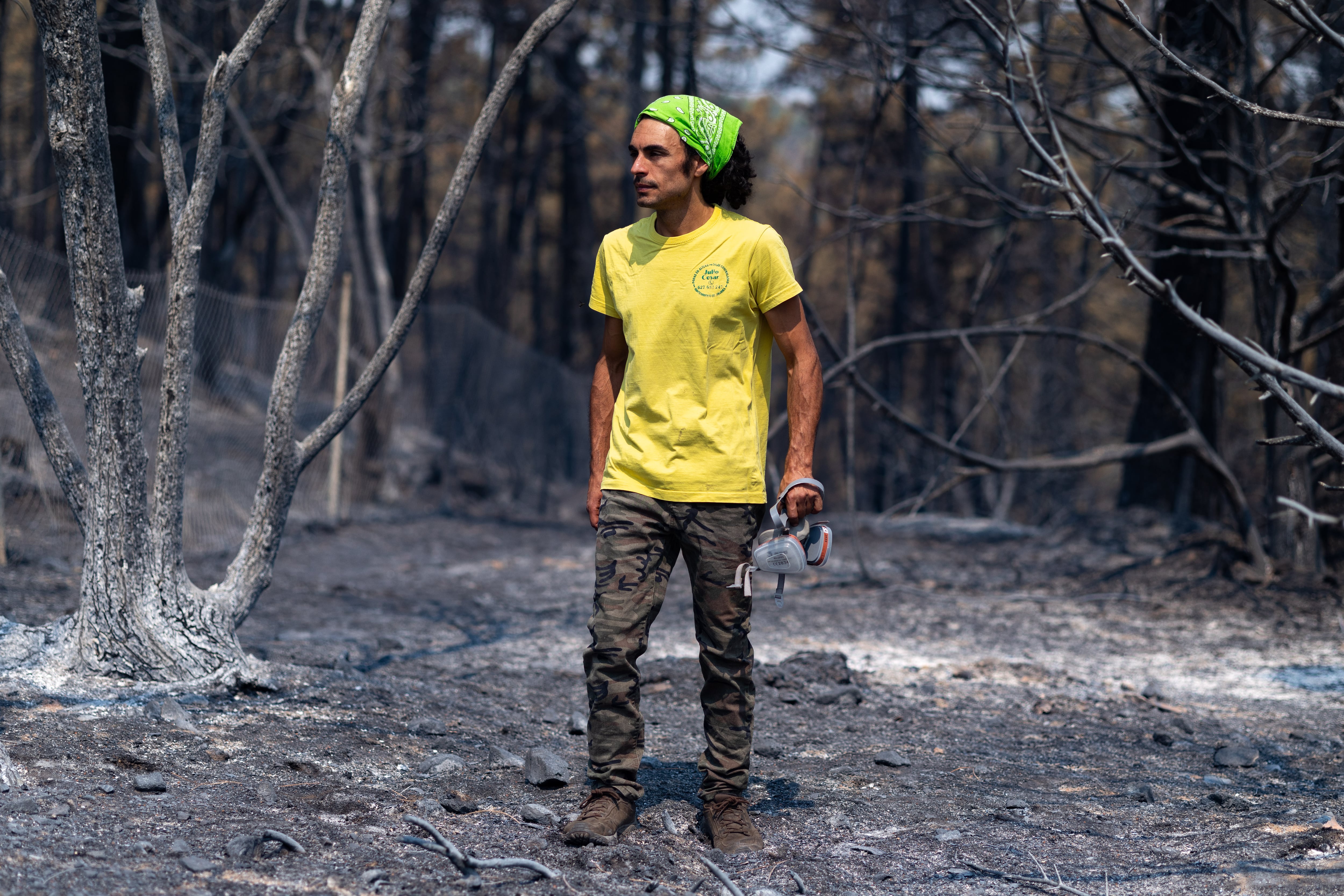 Julio César Blázquez, vecino de la urbanización de La Atalaya que ayudó en la lucha contra el fuego durante el incendio.