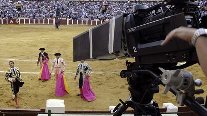 Retransmisión de una corrida de la feria de San Lorenzo de Valladolid con los diestros Julián López El Juli, Alejandro Talavante y Jose Mari Manzanares.