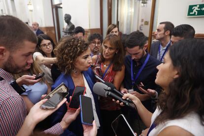 La ministra de Hacienda, María Jesús Montero, a su llegada este miércoles a la sesión de control al Gobierno en el Congreso.