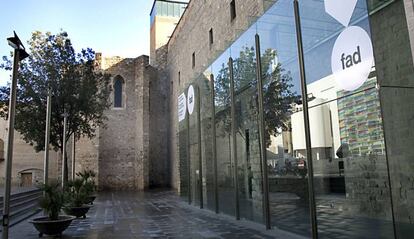 Façana del convent dels Àngels al costat del qual està previst construir el nou edifici on s'ampliarà el Macba.