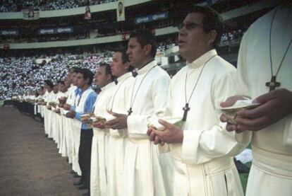 Clausura del encuentro Cien Mil Jóvenes, organizado en Ciudad de México, en 2004, por el grupo Misioneros de Palabra.