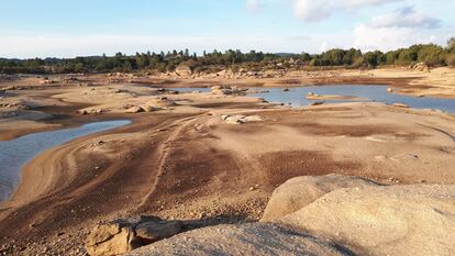 Aspecto que presenta el embalse de Lindoso (Ourense) estos días.