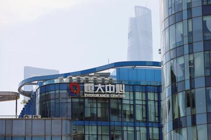 Fachada de la sede de Evergrande en Shanghai (China), este viernes.