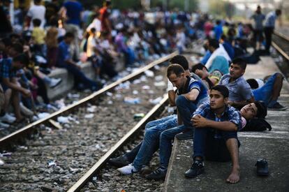 La estación de tren de Gevgelija en Macedonia, para tratar de llegar a Serbia y entrar en la UE a través de Hungría, país que está levantando una valla en la frontera sur con Serbia.