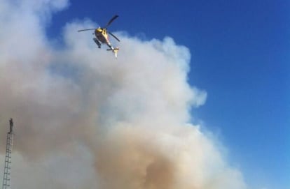 Tareas de extinción del incendio de Valdemorillo.