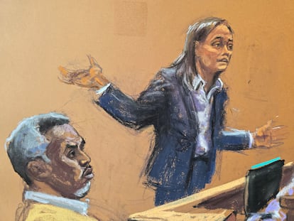 Sean Combs escucha a la fiscal Maurene Comey durante el cierre de sus argumentos, en un dibujo hecho en la corte el viernes 27 de junio de 2025.