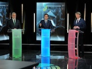 De izquierda a derecha, el candidato de Vox a la Presidencia de la Junta de Castilla y León, Carlos Pollán; el del PP, Alfonso Fernández Mañueco; y el del PSOE, Carlos Martínez, durante el segundo debate para las elecciones autonómicas en Castilla y León, este martes en Castilla y León Televisión, en Valladolid.