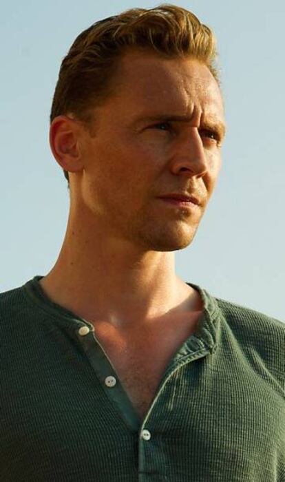 El actor Tom Hiddleston, con su camiseta 'henley', esta vez en verde.